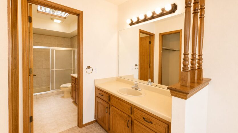 23 Lakeshore Dr. NE - Albuquerque - New Mexico - 3 bed, 2.5 bath rental property