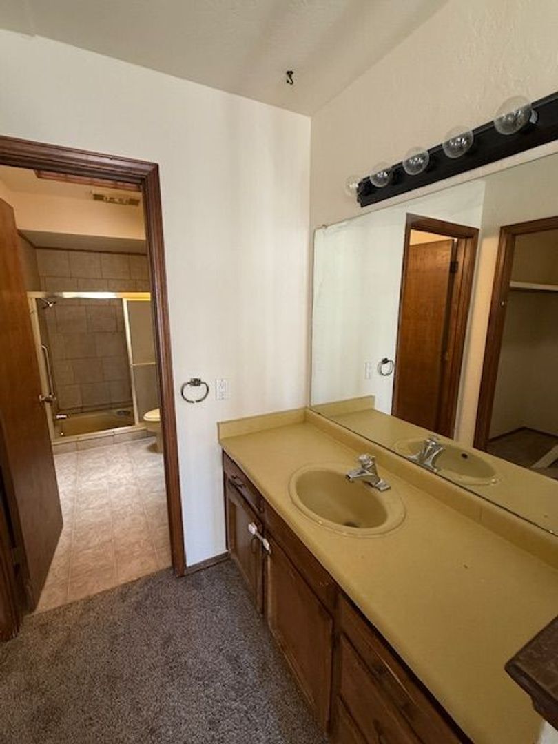 23 Lakeshore Dr. NE - Albuquerque - New Mexico - 3 bed, 2.5 bath rental property