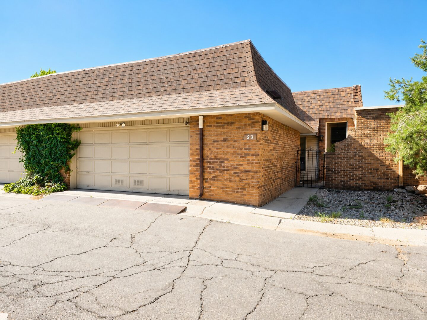 23 Lakeshore Dr. NE - Albuquerque - New Mexico - 3 bed, 2.5 bath rental property