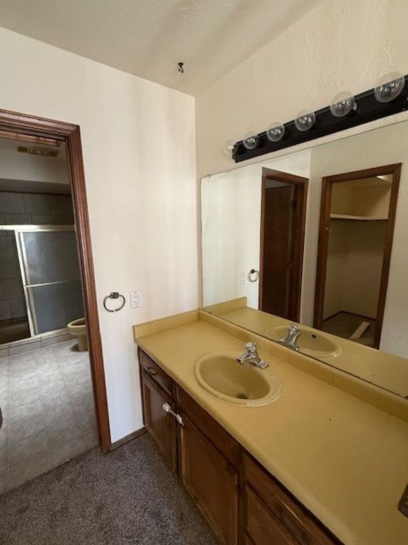 23 Lakeshore Dr. NE - Albuquerque - New Mexico - 3 bed, 2.5 bath rental property