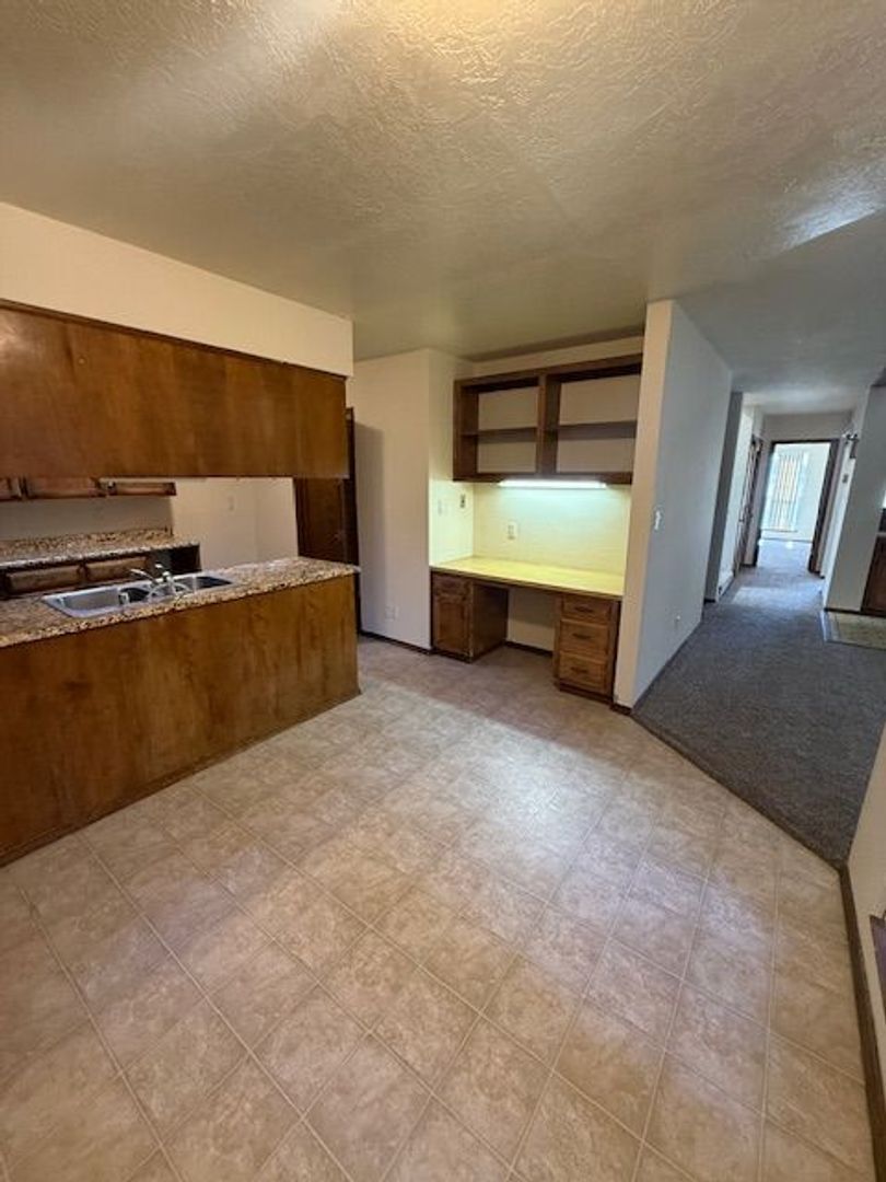 23 Lakeshore Dr. NE - Albuquerque - New Mexico - 3 bed, 2.5 bath rental property