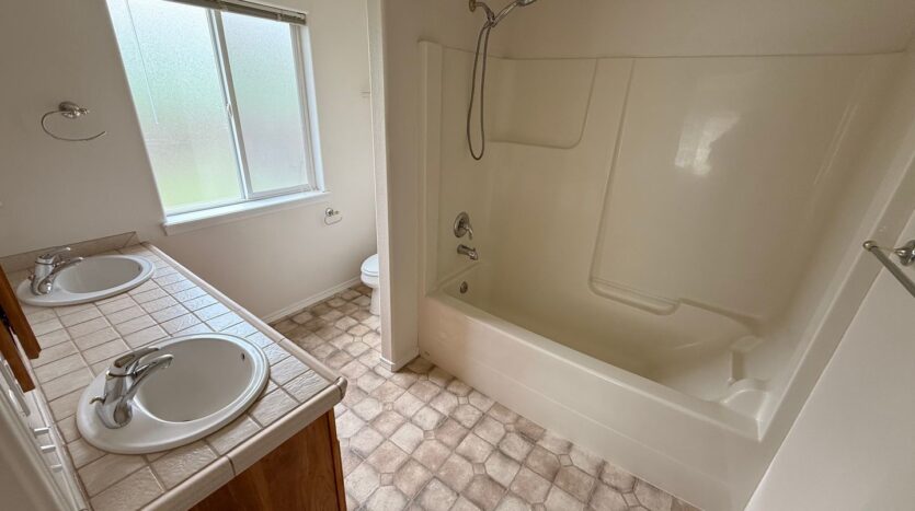 2455 NE 7th Lane - Redmond - Oregon - 3 bed, 2 bath rental property