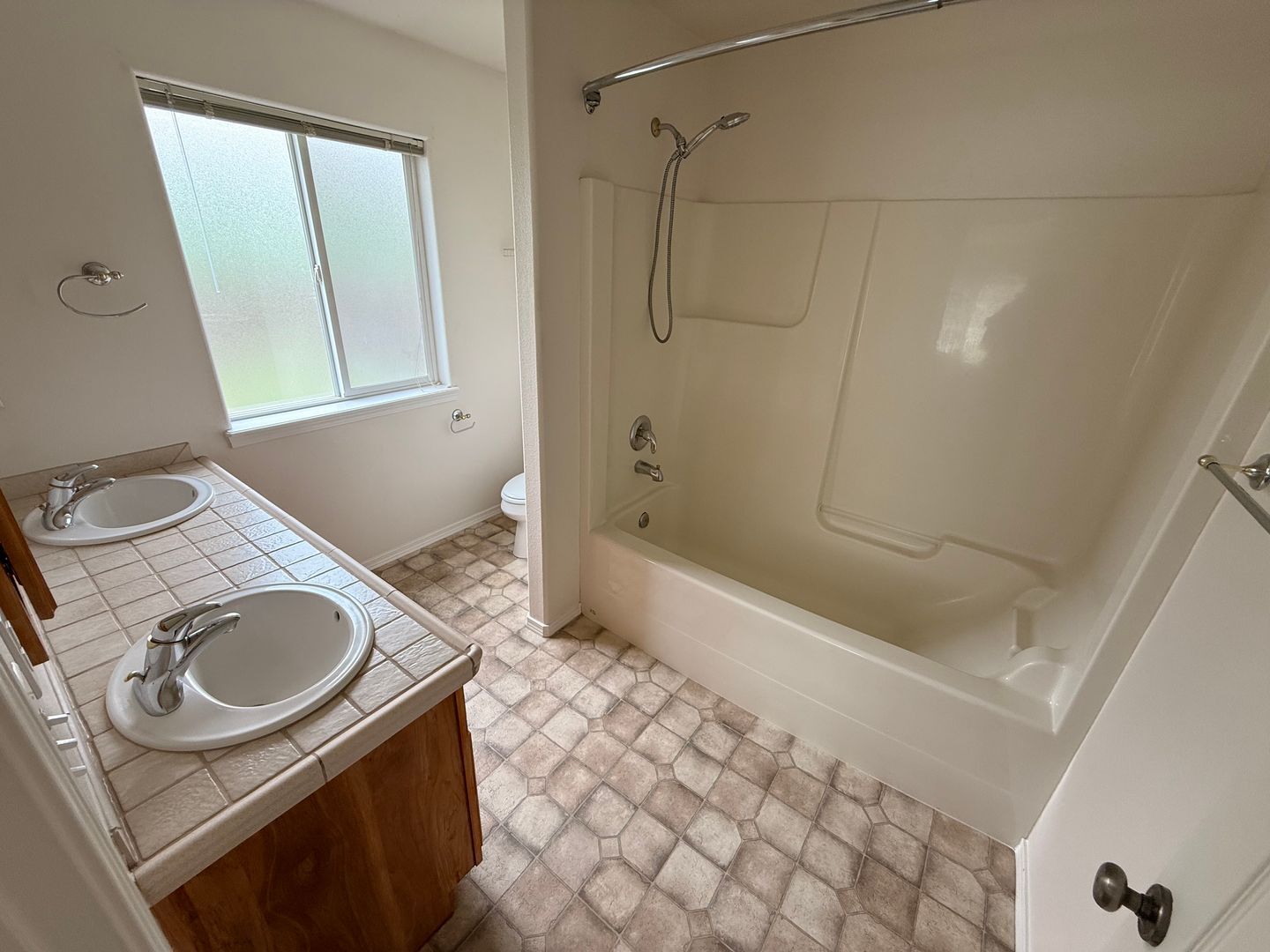 2455 NE 7th Lane - Redmond - Oregon - 3 bed, 2 bath rental property