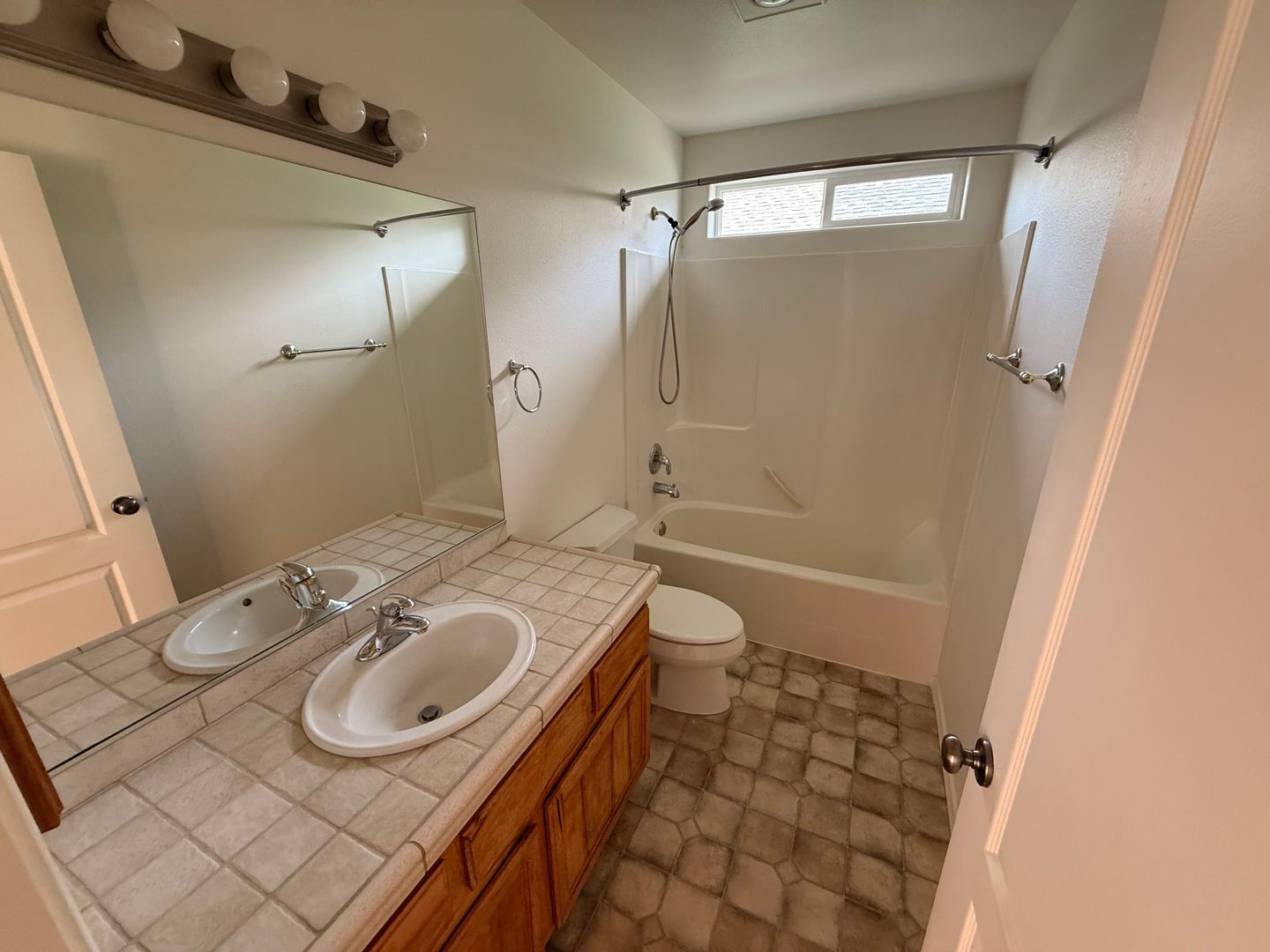 2455 NE 7th Lane - Redmond - Oregon - 3 bed, 2 bath rental property