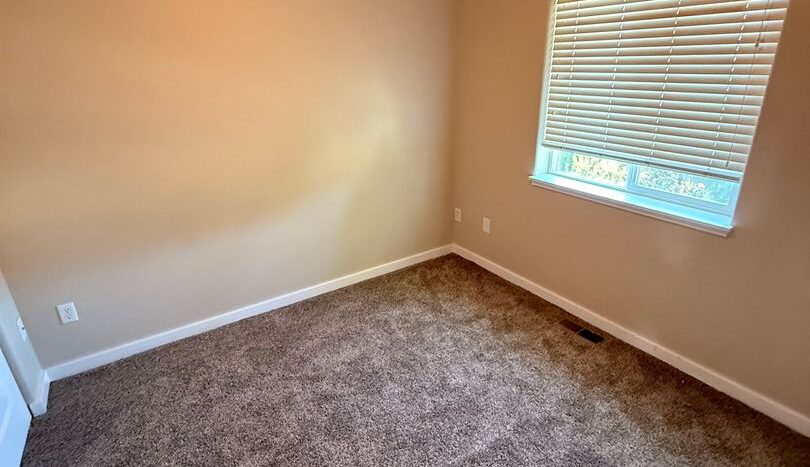 2507 - 2509 SW Cascade Mtn Ln - Redmond - Oregon - 3 bed, 2.5 bath rental property