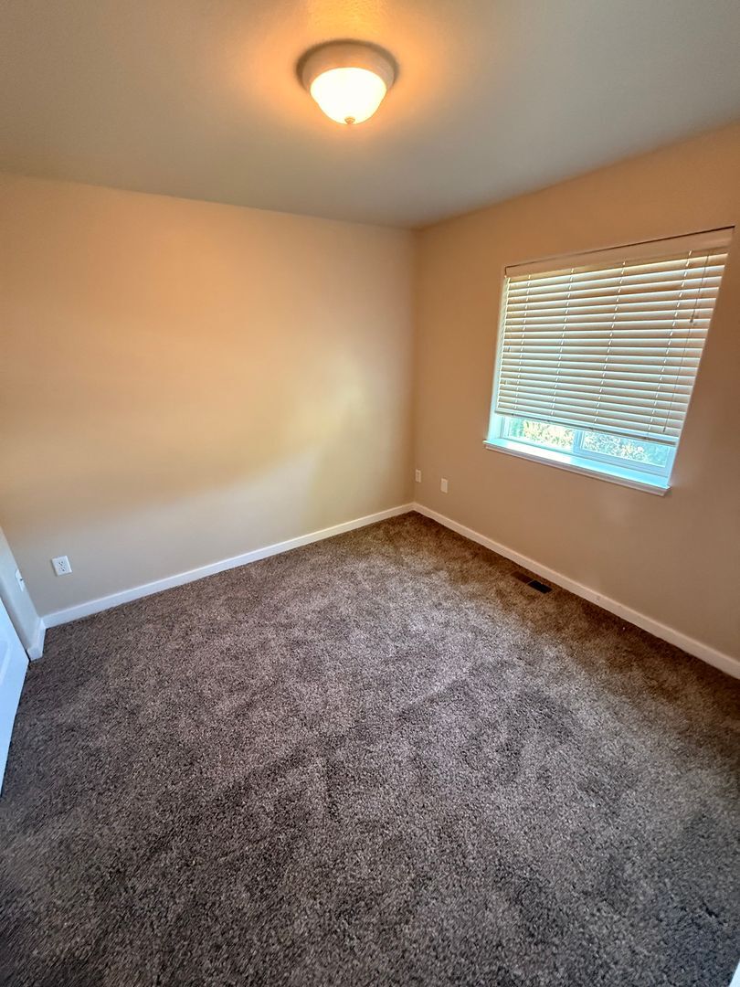 2507 - 2509 SW Cascade Mtn Ln - Redmond - Oregon - 3 bed, 2.5 bath rental property