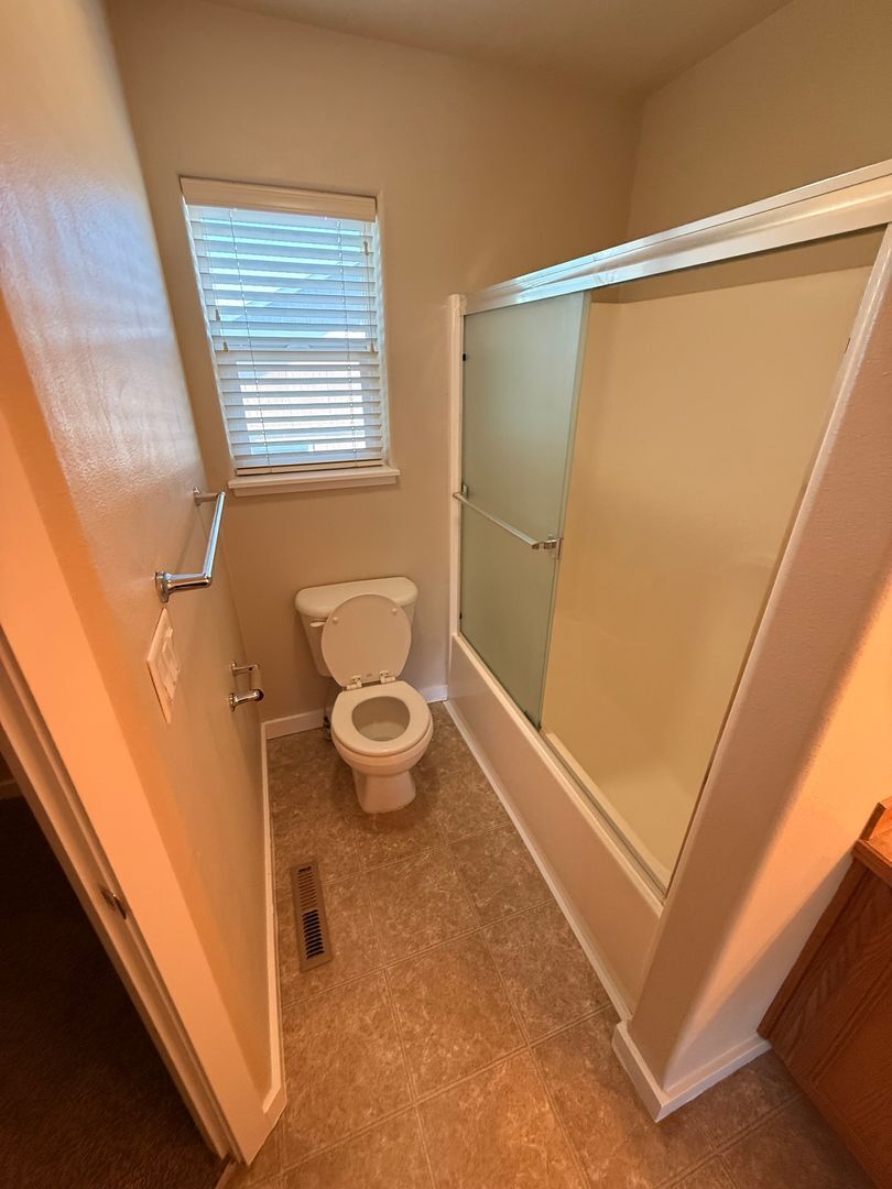 2507 - 2509 SW Cascade Mtn Ln - Redmond - Oregon - 3 bed, 2.5 bath rental property