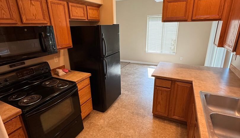 2507 - 2509 SW Cascade Mtn Ln - Redmond - Oregon - 3 bed, 2.5 bath rental property