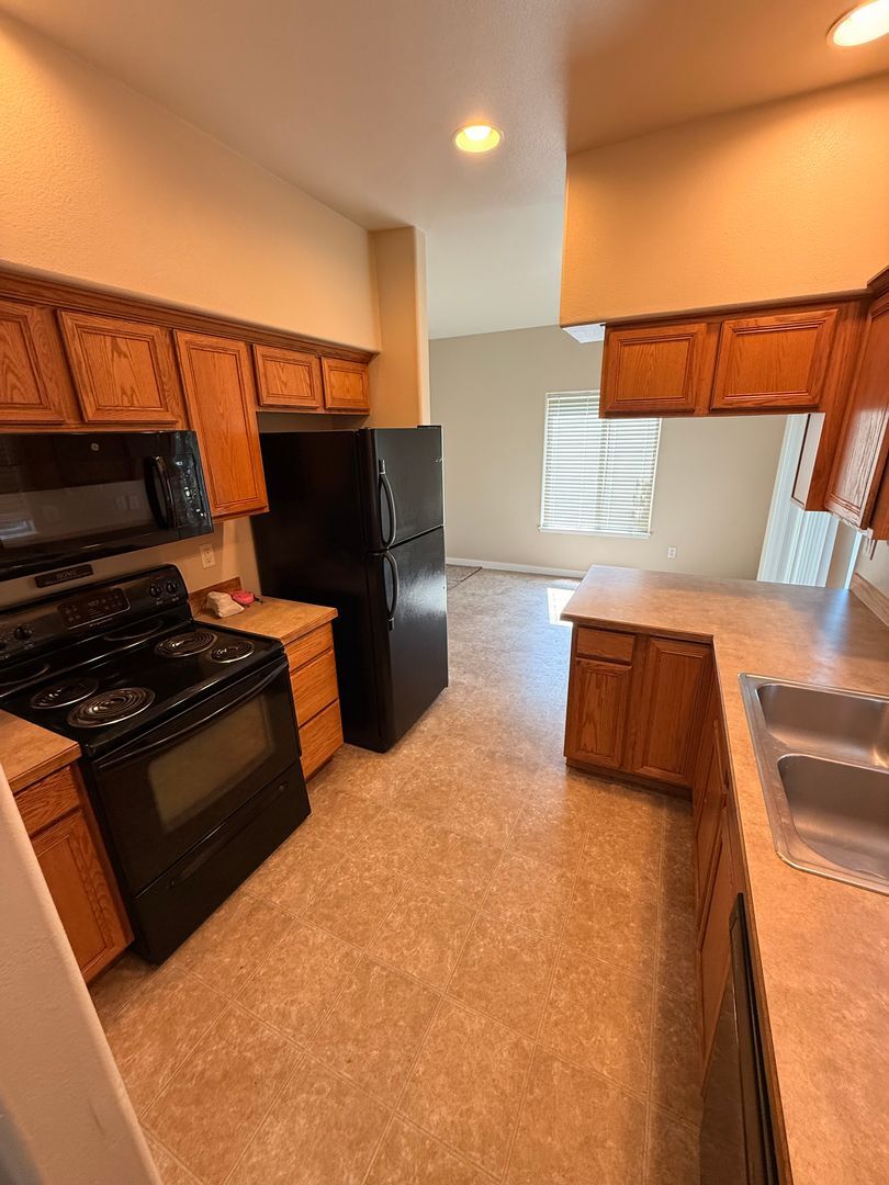 2507 - 2509 SW Cascade Mtn Ln - Redmond - Oregon - 3 bed, 2.5 bath rental property