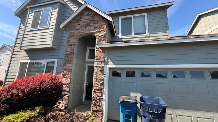 2507 - 2509 SW Cascade Mtn Ln - Redmond - Oregon - 3 bed, 2.5 bath rental property