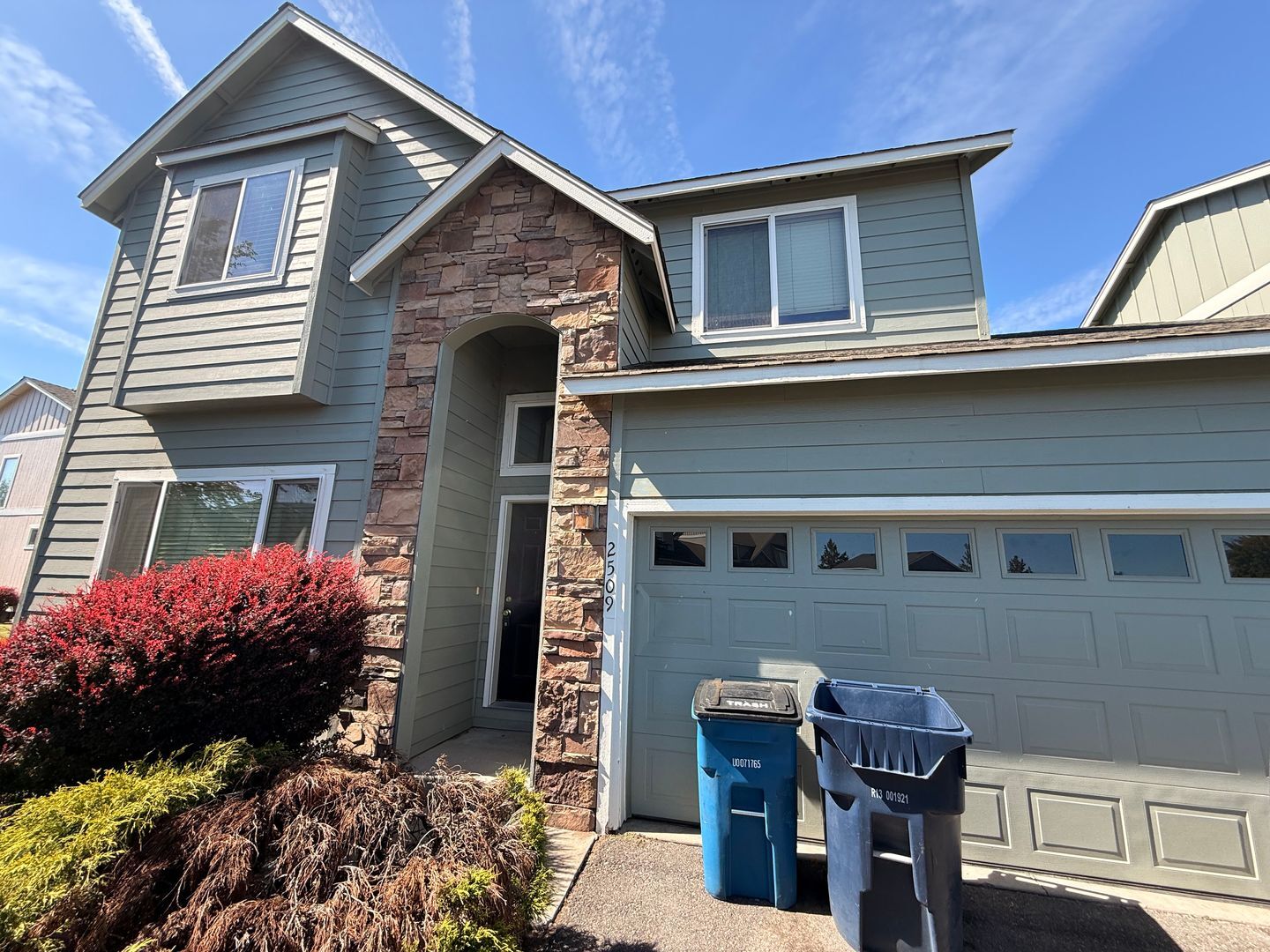 2507 - 2509 SW Cascade Mtn Ln - Redmond - Oregon - 3 bed, 2.5 bath rental property