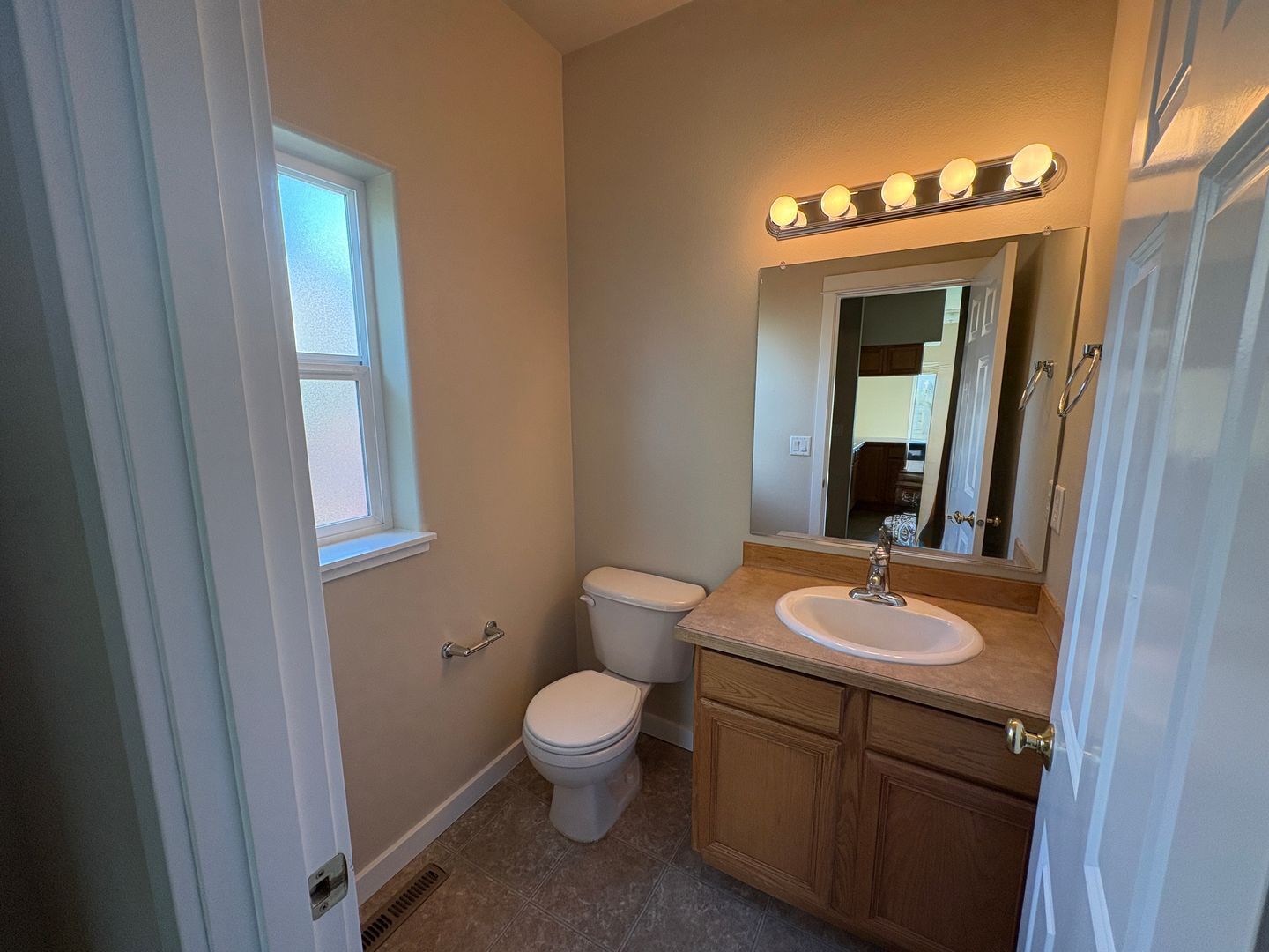 2507 - 2509 SW Cascade Mtn Ln - Redmond - Oregon - 3 bed, 2.5 bath rental property