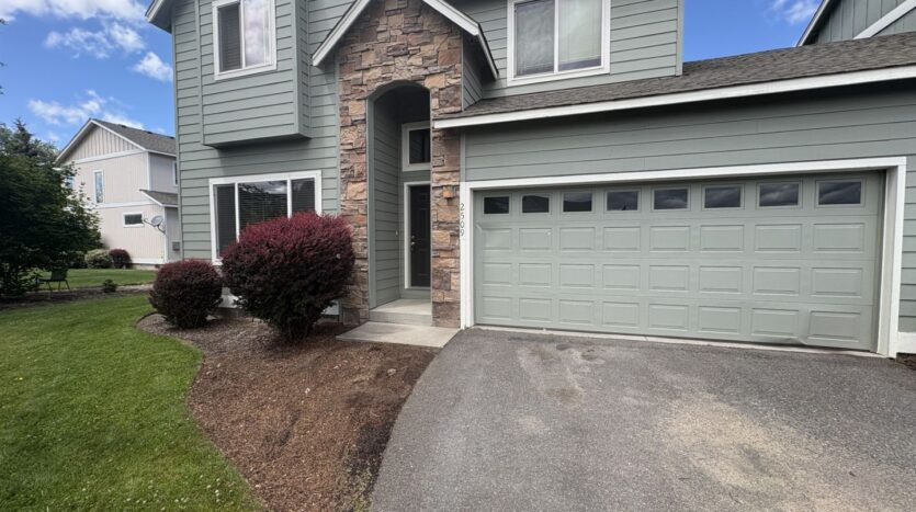 2507 - 2509 SW Cascade Mtn Ln - Redmond - Oregon - 3 bed, 2.5 bath rental property