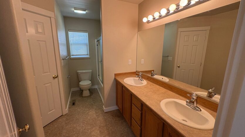 2507 - 2509 SW Cascade Mtn Ln - Redmond - Oregon - 3 bed, 2.5 bath rental property