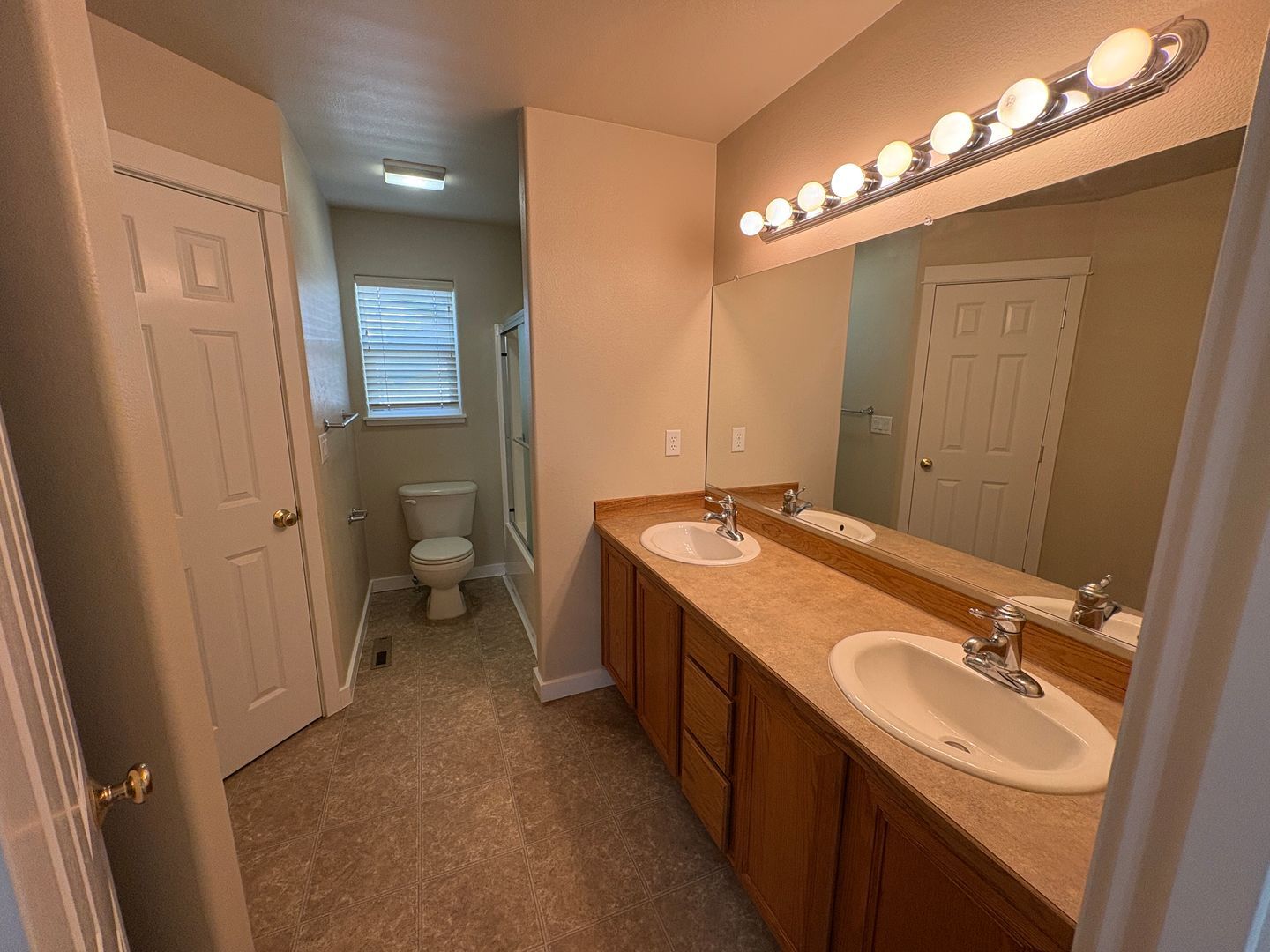 2507 - 2509 SW Cascade Mtn Ln - Redmond - Oregon - 3 bed, 2.5 bath rental property