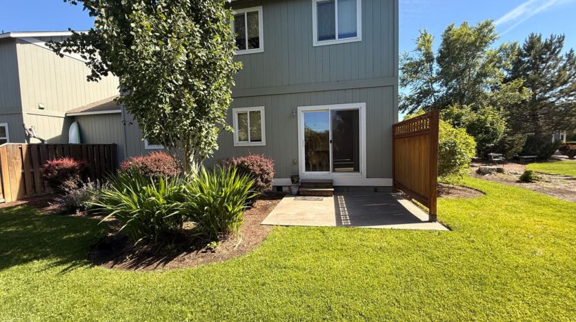 2507 - 2509 SW Cascade Mtn Ln - Redmond - Oregon - 3 bed, 2.5 bath rental property