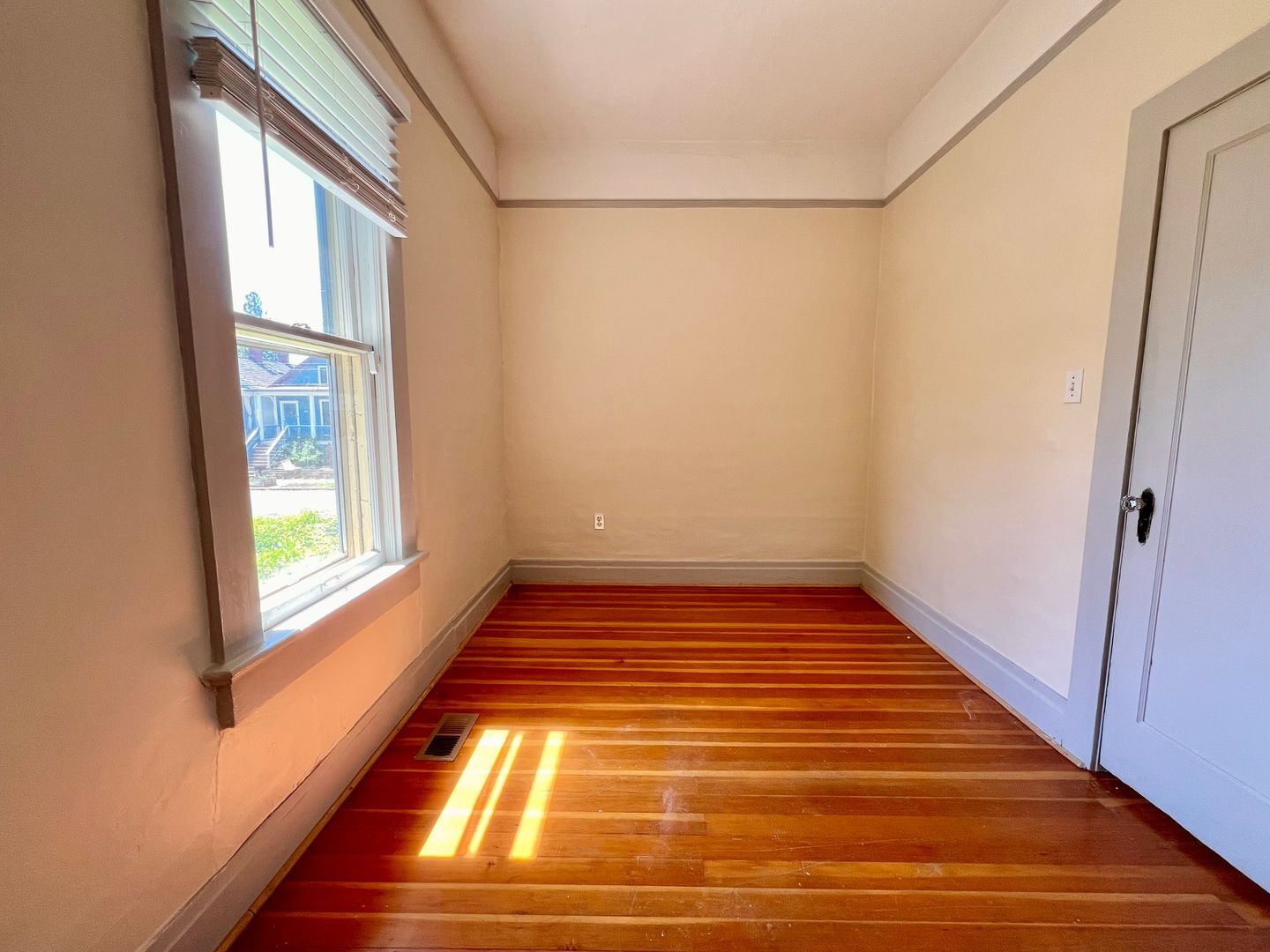 2916 SE 17th Avenue - Portland - Oregon - 2 bed, 2 bath rental property
