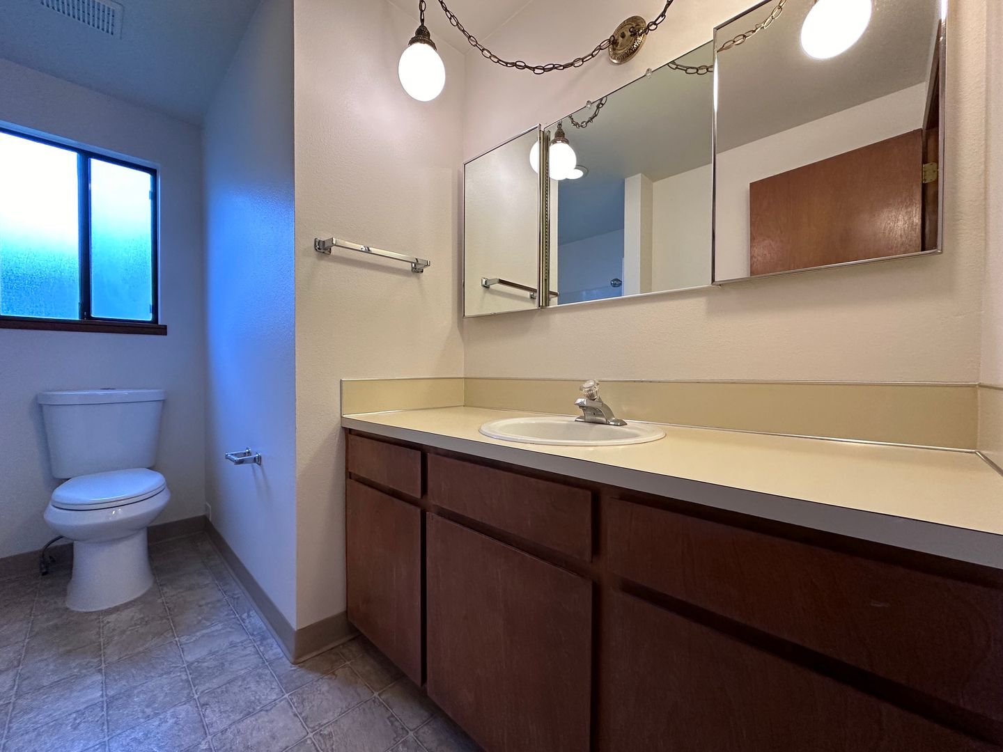 3417 SE 11th St. - Gresham - Oregon - 2 bed, 1 bath rental property
