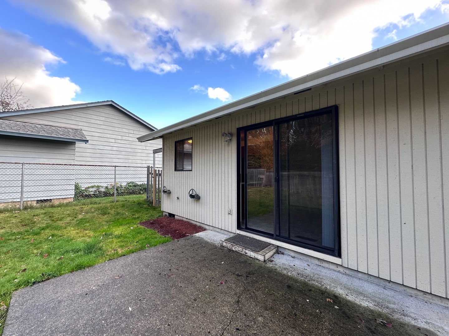 3417 SE 11th St. - Gresham - Oregon - 2 bed, 1 bath rental property