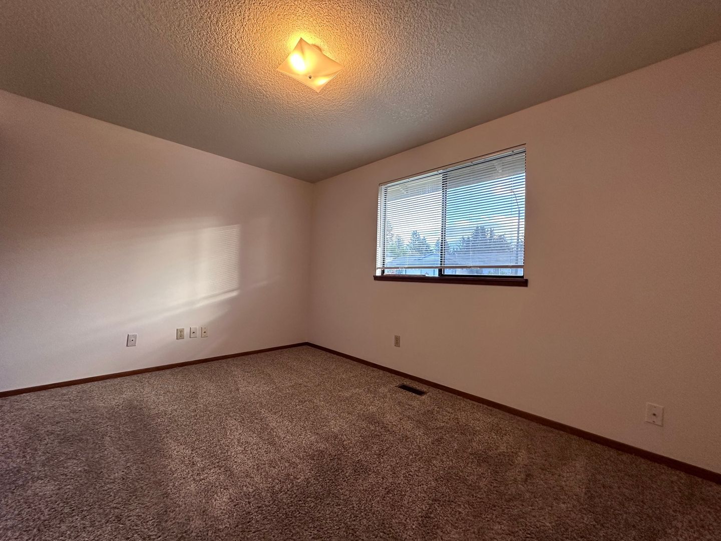 3417 SE 11th St. - Gresham - Oregon - 2 bed, 1 bath rental property
