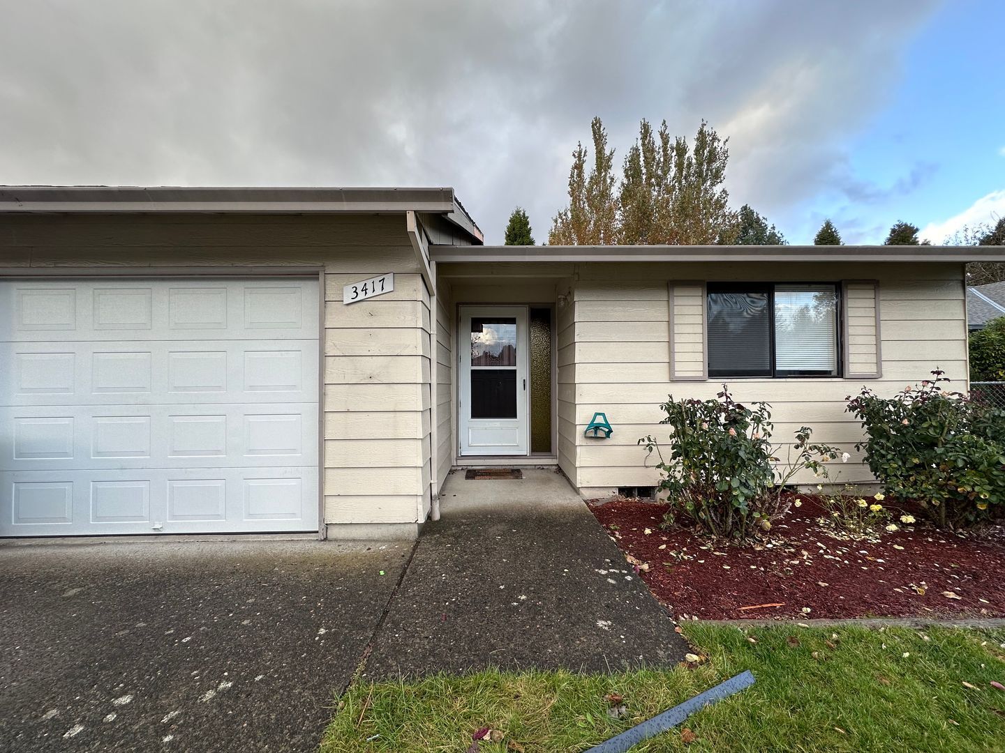 3417 SE 11th St. - Gresham - Oregon - 2 bed, 1 bath rental property