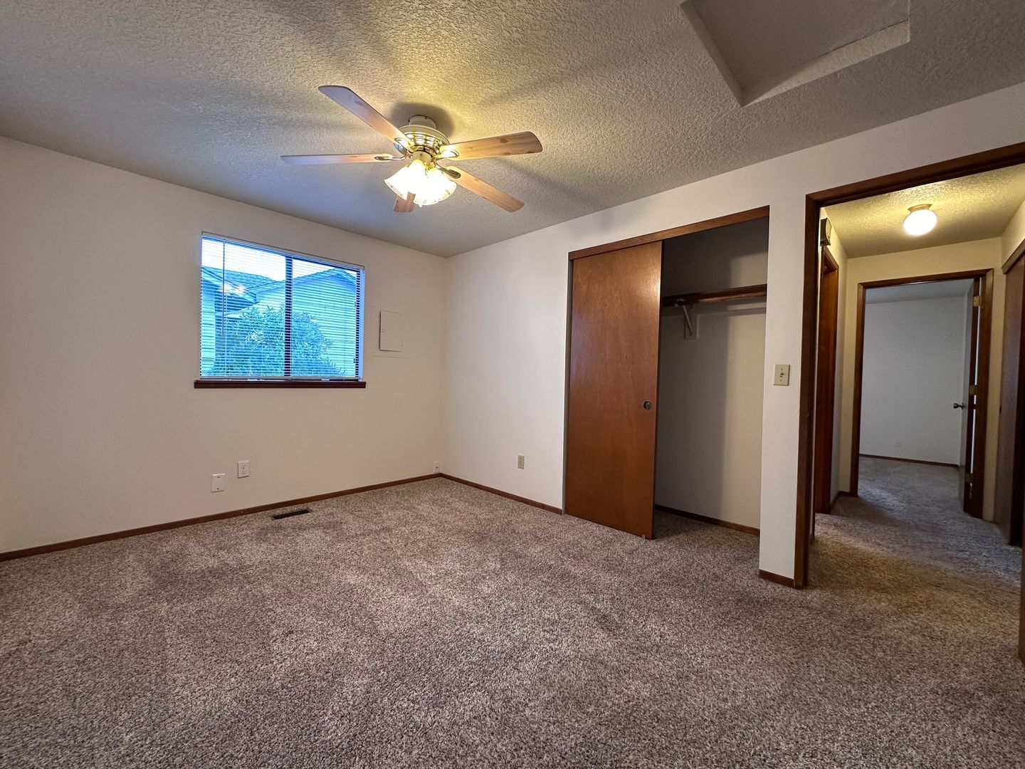 3417 SE 11th St. - Gresham - Oregon - 2 bed, 1 bath rental property