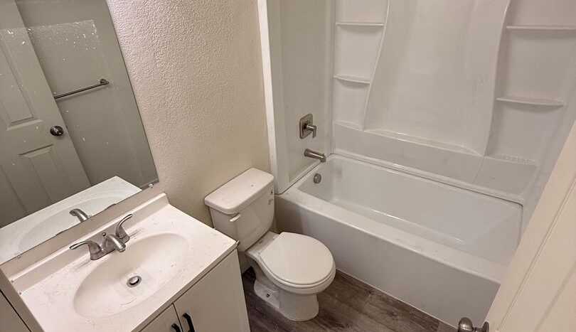360 SE Railroad St -6 - Bend - Oregon - 2 bed, 1 bath rental property