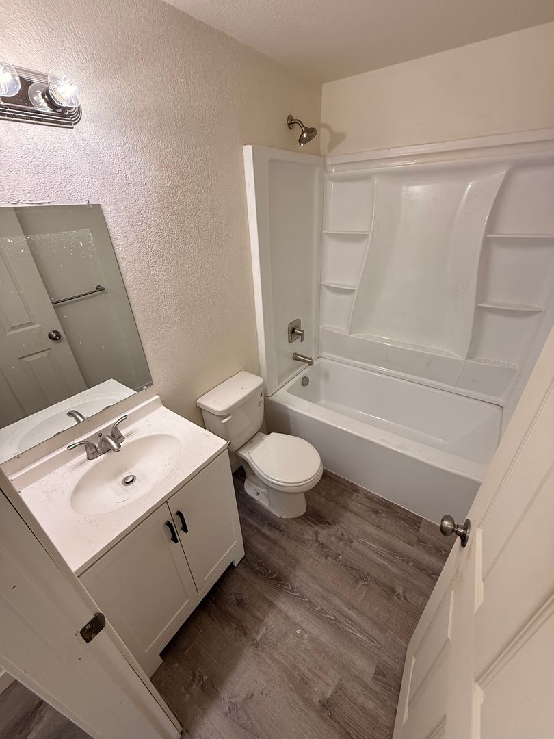 360 SE Railroad St -6 - Bend - Oregon - 2 bed, 1 bath rental property