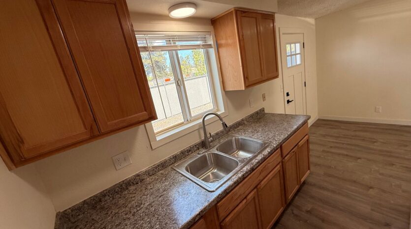 360 SE Railroad St -6 - Bend - Oregon - 2 bed, 1 bath rental property