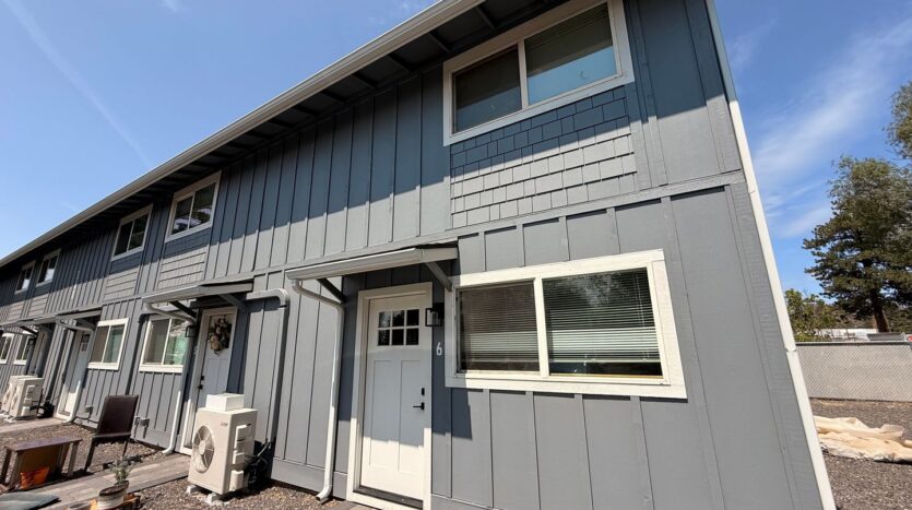 360 SE Railroad St -6 - Bend - Oregon - 2 bed, 1 bath rental property