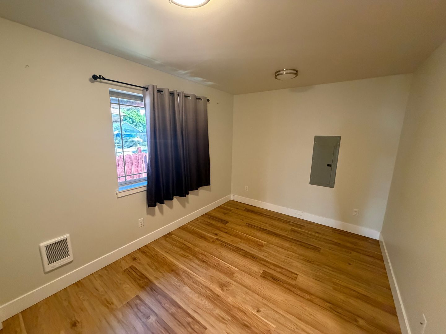 3637 S Ainsworth Ave - Tacoma - Washington - 2 bed, 2 bath rental property