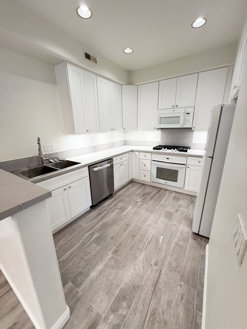 3674 Ruette De Ville - San Diego - California - 3 bed, 2.5 bath rental property