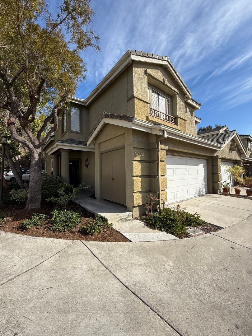 3674 Ruette De Ville - San Diego - California - 3 bed, 2.5 bath rental property