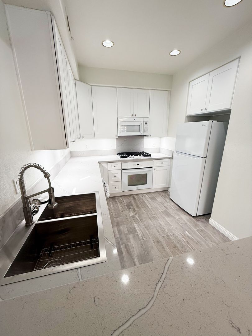 3674 Ruette De Ville - San Diego - California - 3 bed, 2.5 bath rental property