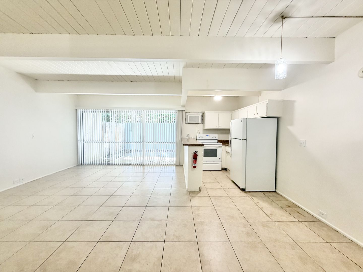 3737 East Calle De Carlos - Unit 4  - Palm Springs - California - 1 bath rental property