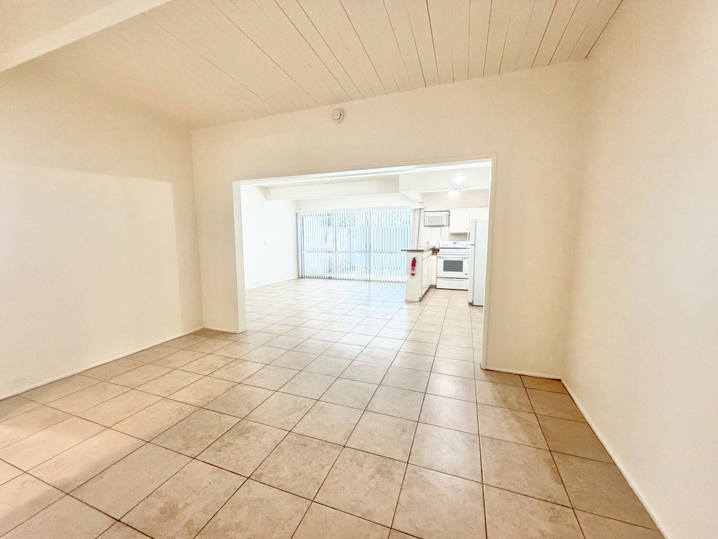 3737 East Calle De Carlos - Unit 4  - Palm Springs - California - 1 bath rental property