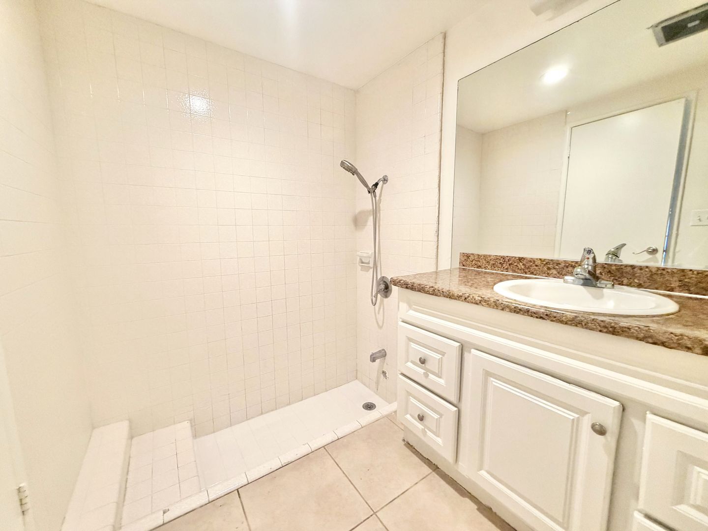 3737 East Calle De Carlos - Unit 4  - Palm Springs - California - 1 bath rental property