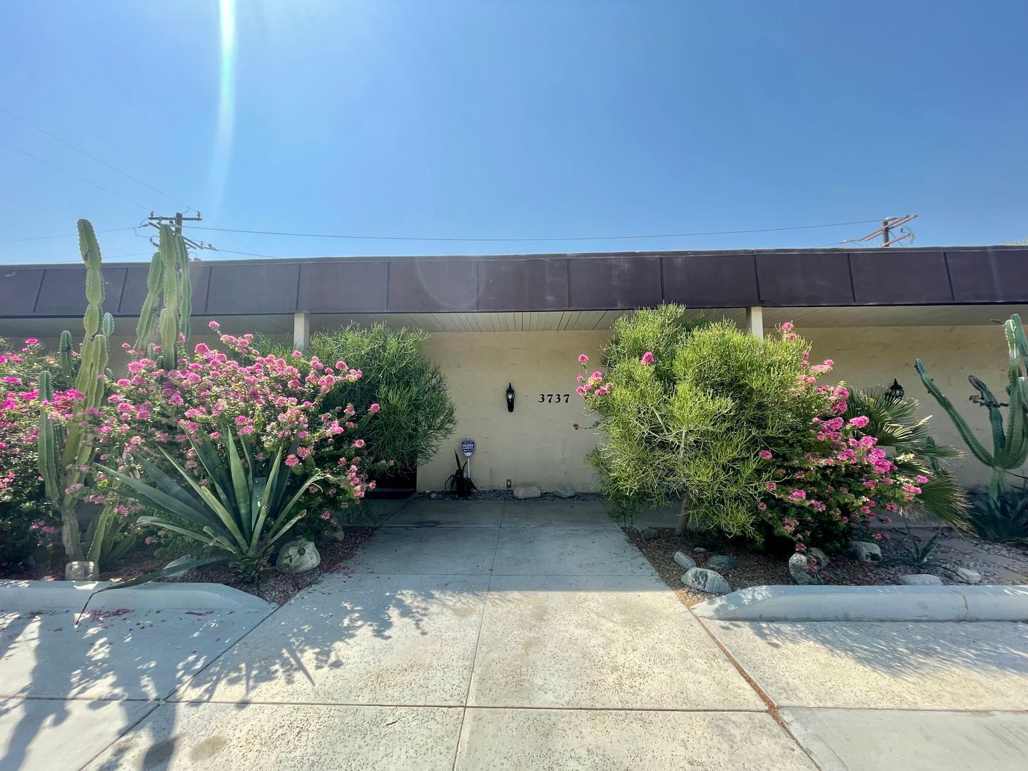 3737 East Calle De Carlos - Unit 4  - Palm Springs - California - 1 bath rental property