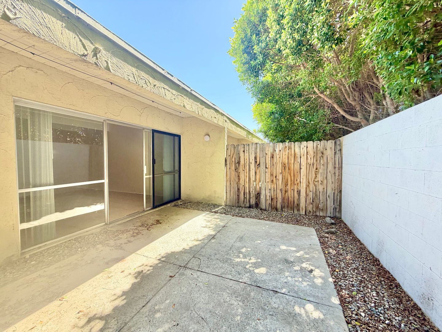 3737 East Calle De Carlos - Unit 4  - Palm Springs - California - 1 bath rental property