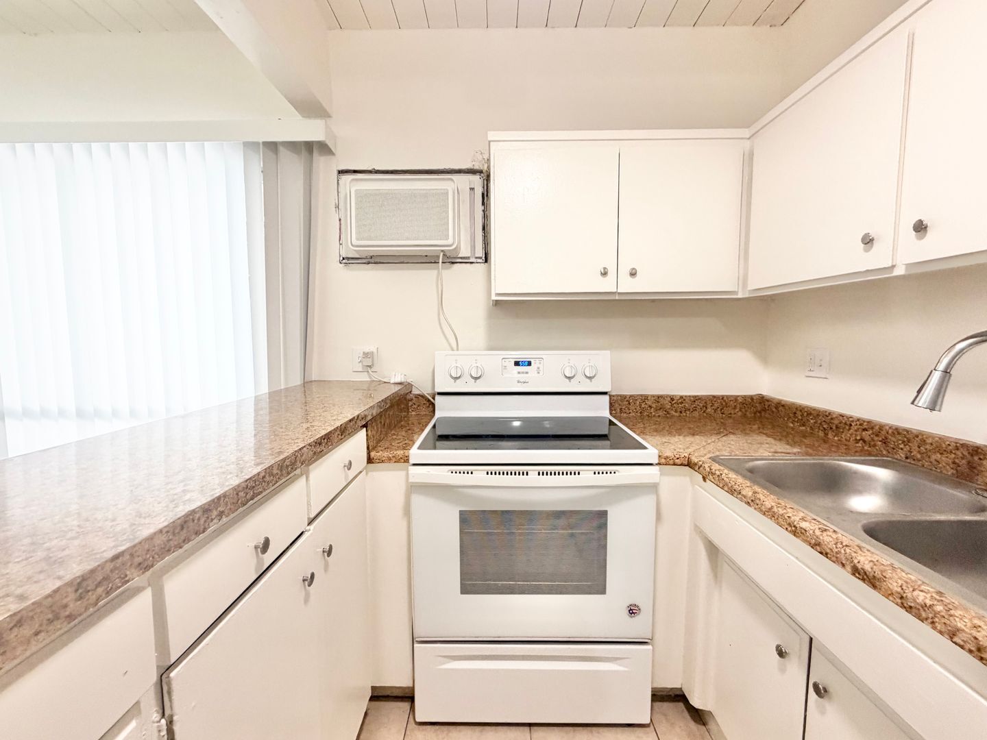3737 East Calle De Carlos - Unit 4  - Palm Springs - California - 1 bath rental property