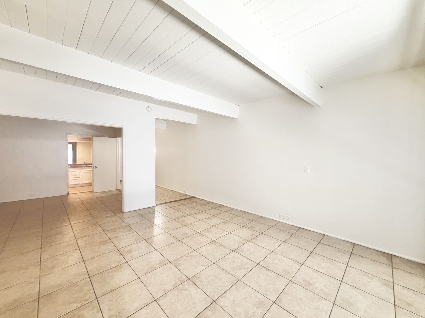 3737 East Calle De Carlos - Unit 4  - Palm Springs - California - 1 bath rental property