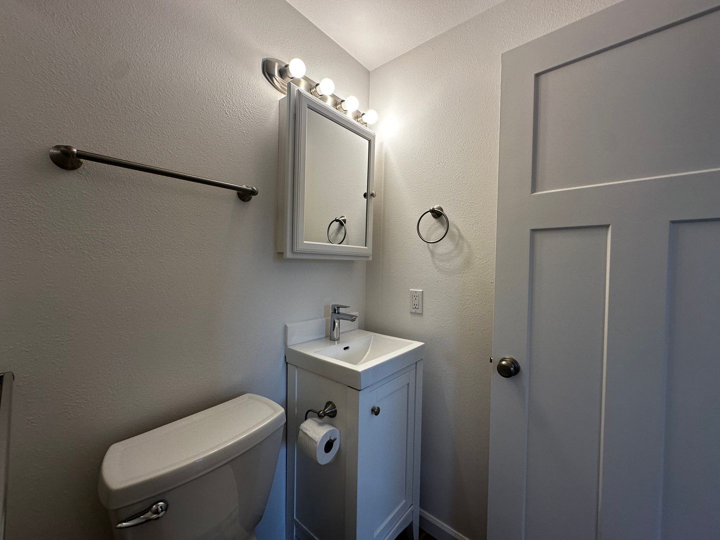 3827 Wetmore Ave - Everett - Washington - 1 bed, 1 bath rental property