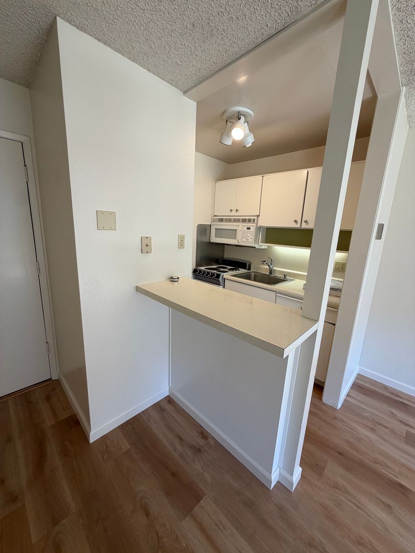 4 Captain Drive #212 - Emeryville - California - 1 bath rental property