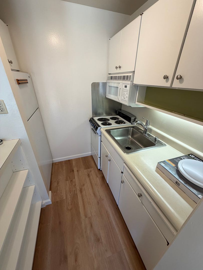 4 Captain Drive #212 - Emeryville - California - 1 bath rental property