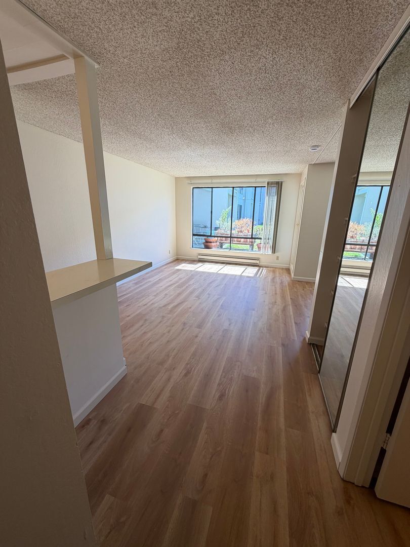 4 Captain Drive #212 - Emeryville - California - 1 bath rental property