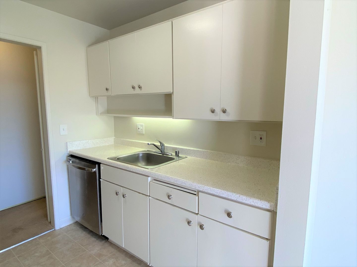 4 Commodore Drive #439 - Emeryville - California - 1 bed, 1 bath rental property
