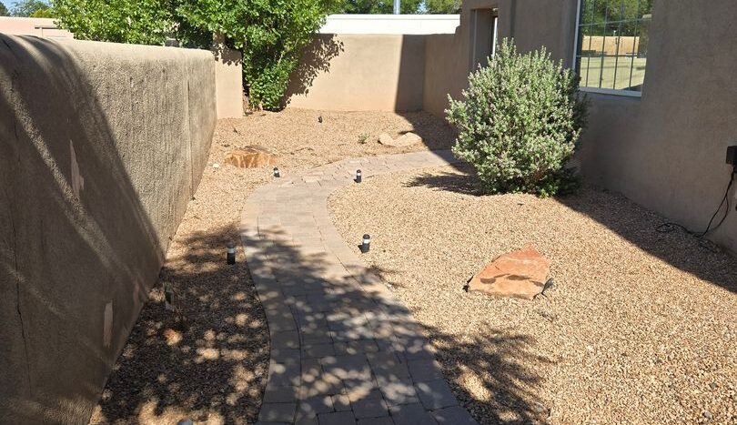 411 Manzano Unit A (Upstairs) - Albuquerque - New Mexico - 2 bed, 1 bath rental property