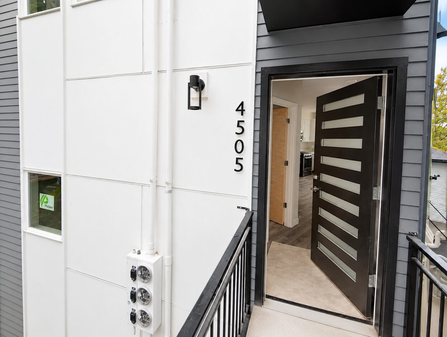 4505 23rd Ave SW - Seattle - Washington - 3 bed, 2.5 bath rental property