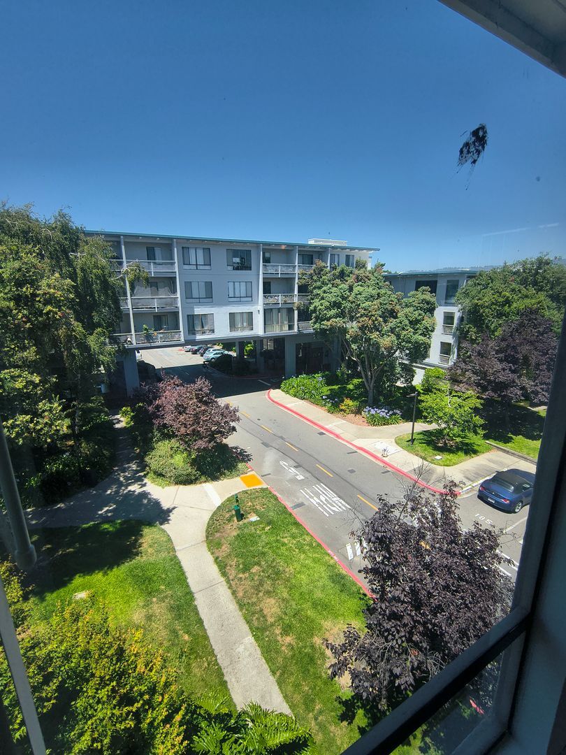 5 Commodore Drive #412 - Emeryville - California - 1 bed, 1 bath rental property
