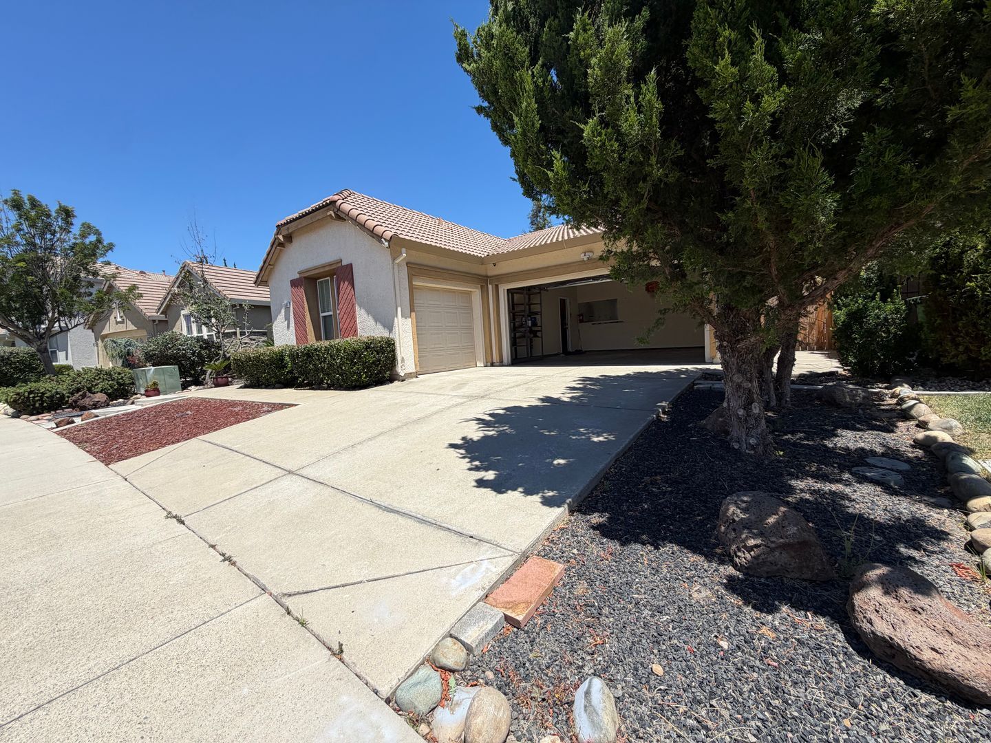 5501 Claudied Way  - Elk Grove - California - 4 bed, 2 bath rental property